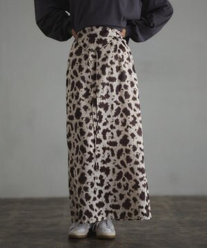  ヒョウ柄プリントIラインスカート