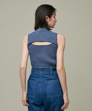 【uncrave WHITE】バックスリット ノースリーブニット