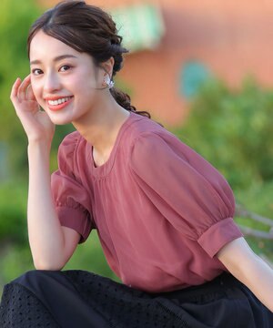  【洗える】ドビーシフォンパフスリーブブラウス