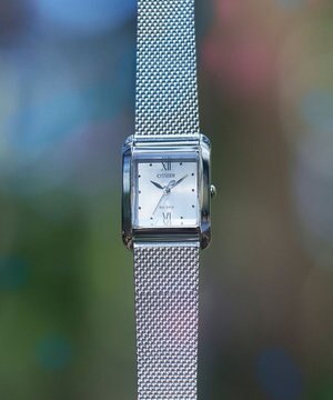  【光発電エコ・ドライブ】ハンサムなスクエアケース 替えバンド付き シルバー ブルー