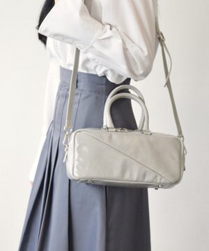  【CHRISTIAN VILLA】ミディアムサイズレザーハンドルバッグ