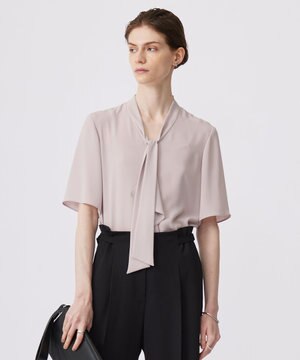  【接触冷感・UVケア・速乾・洗える】BackSatinAmunzen 5分袖Vネックボウタイブラウス