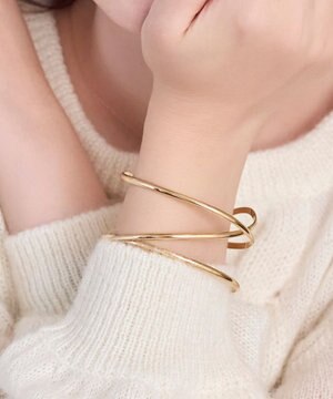  ニュアンスラインワイドカフバングル ゴールド