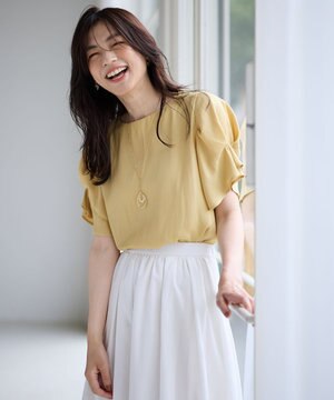  マットサテン袖タックブラウス