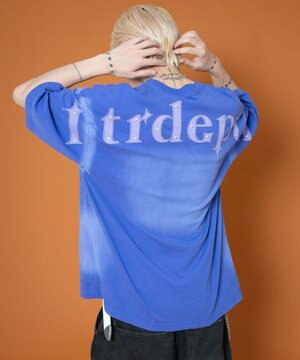  【ユニセックス着用ITEM】バックスタッズグラフィックT（SS）