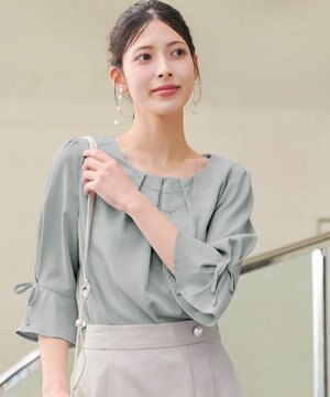  【洗える】リボン付きタックフレア袖ブラウス
