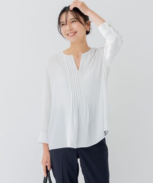  【洗える】 バックサテンアムンゼン キーネック ブラウス