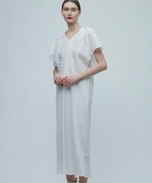  VIVIENNE / Vネックワンピース