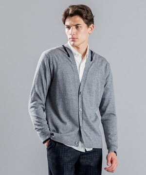  エッセンシャルメリノ　Vネックカーディガン