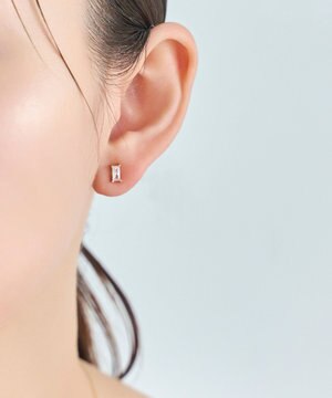  シャインフレームレクタングルピアス　クリア（片耳）