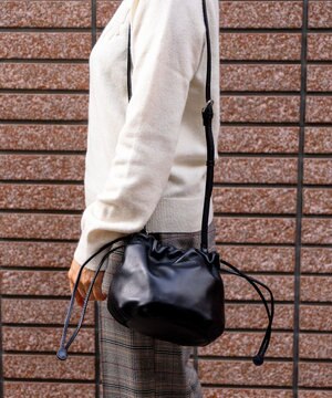  ラムギャザー ショルダーバッグ