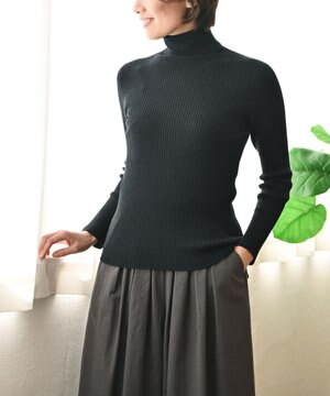  〈洗えるニット〉〈肌に優しいニット〉〈カシミヤ×シルク×ウール〉〈通年着られるニット〉リブ編みタートルネックニットプルオーバー