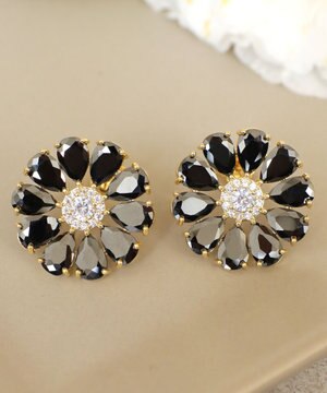  【金属アレルギー対応】ブラックフラワーピアス