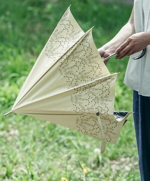  〈UVカット率99%以上・一級遮光生地・晴雨兼用〉イラカ刺繍の日傘 （長傘タイプ）