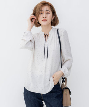 【洗える】バックサテンアムンゼン ドットプリント リボン付き スキッパー ブラウス