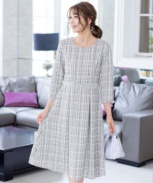  絶妙なMIXカラーのツイード素材で存在感溢れるタックワンピース