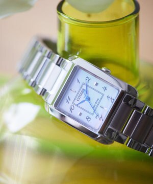  【タイムレスでエレガントなスクエアモデル】シチズン エル 光発電エコ・ドライブ SQUARE Collection