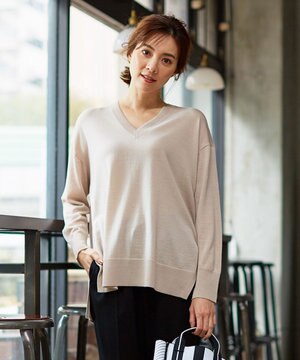 【洗える】Compact Wool  Vネックニット