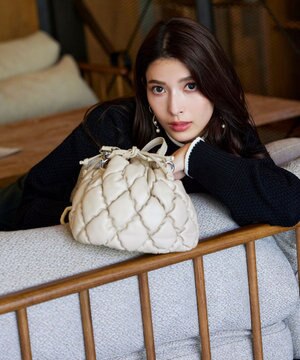  キルティング巾着ショルダーバッグ