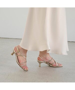 <MODE ET JACOMO>アシンメトリーストラップサンダル