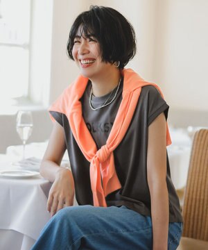  【洗濯機可/接触冷感】グリッタープリントロゴＴシャツ