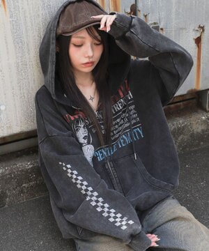  【ユニセックス着用ITEM/MLサイズ展開】パウダーブリーチグラフィックZIPパーカー