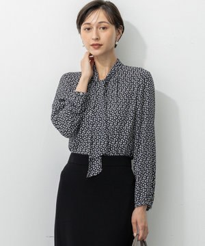  【洗える】モダンジオメトリックプリント ブラウス