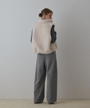  エッグラインカットパンツ