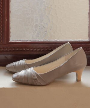  【ビューフィット】A11Y ドレープデザインパンプス