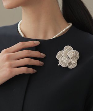  カメリアビーズブローチ