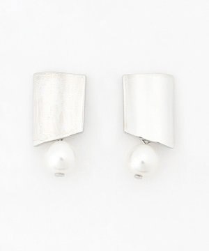  ウェーブメタルピアス