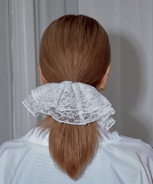  ビッグフリルシュシュ　ホワイト