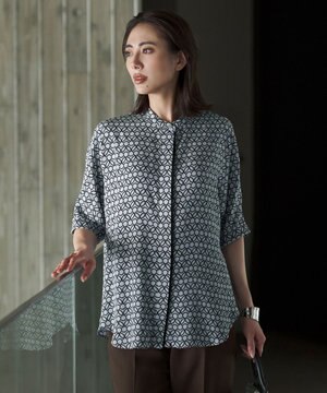  【新色追加・WEB限定カラーあり】BackSatinAmunzen 5分袖バンドカラーブラウス
