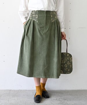  〈遠州織物の工場で織られた上質なコットンコーデュロイ生地〉花刺繍スカート（セットアップ可能）