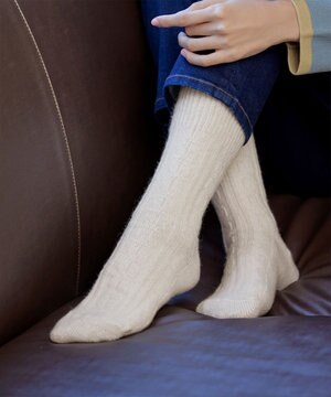  ケーブル柄編みソックス