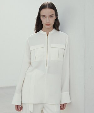  【洗える】JASMINE / スタンドカラージップブラウス