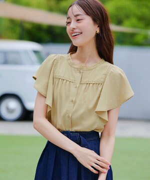  【洗える】フレアスリーブレースブラウス