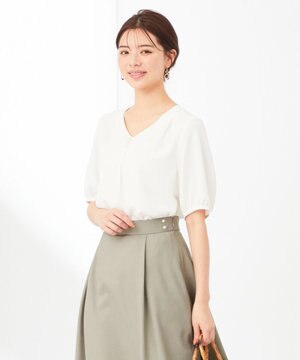  【洗える】パール調Ｖネック ブラウス