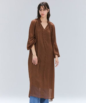 CALLERRY / シルク混ドットギャザーワンピース