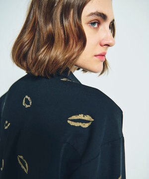  リップモチーフショートシャツ