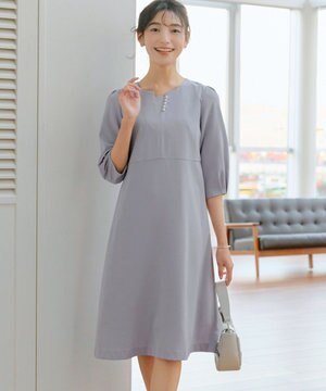  パール付きタックスリーブワンピース