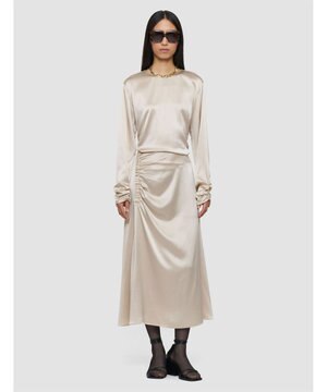  シルクサテンルーシング　スカート