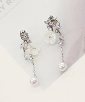  【金属アレルギー対応】 シアーフラワードロップピアス