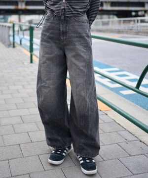  【ユニセックス着用ITEM/SMLサイズ展開】カバーフィットバルーンデニムパンツ