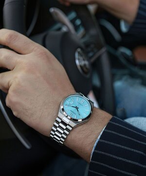  【メカニカルウオッチ TSUYOSA】スポーティなケース形状と腕なじみの良い3列バンドで付け心地の良さにもこだわったメカニカルウオッチ NJ0151-88M