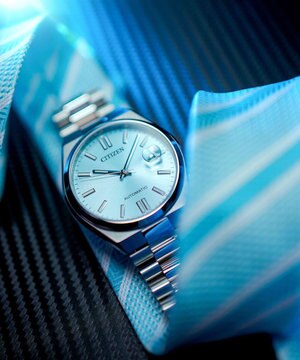  【“TSUYOSA”Collection】スポーティなケース形状と腕なじみの良い3列バンドで付け心地の良さにもこだわったメカニカルウオッチ