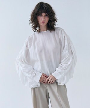  【洗える】PAULINE / タックギャザーリネンボリュームブラウス