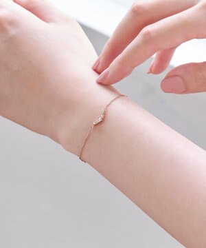  Vラインビジューブレスレット　ローズゴールド