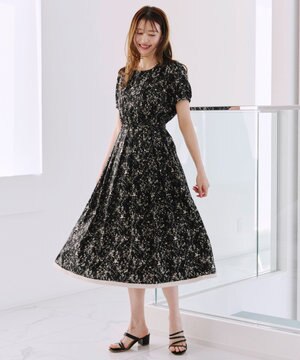  【袖が選べる・洗える】配色モノクロ花柄ワンピース