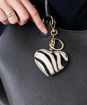  【ANDREA CARDONE】ハート型レザーキーチャーム